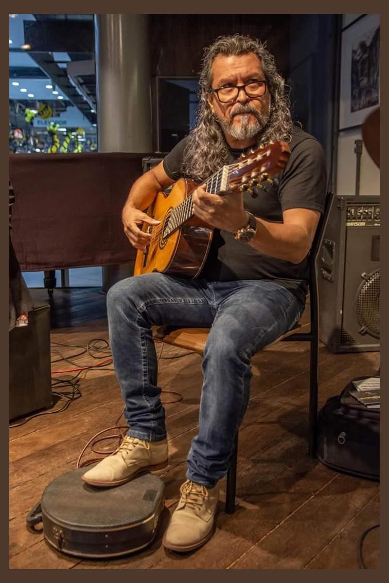 Paulinho Moura photo 1