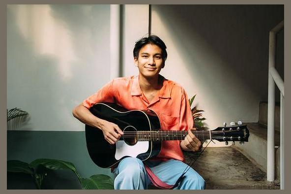 Phum Viphurit photo 1