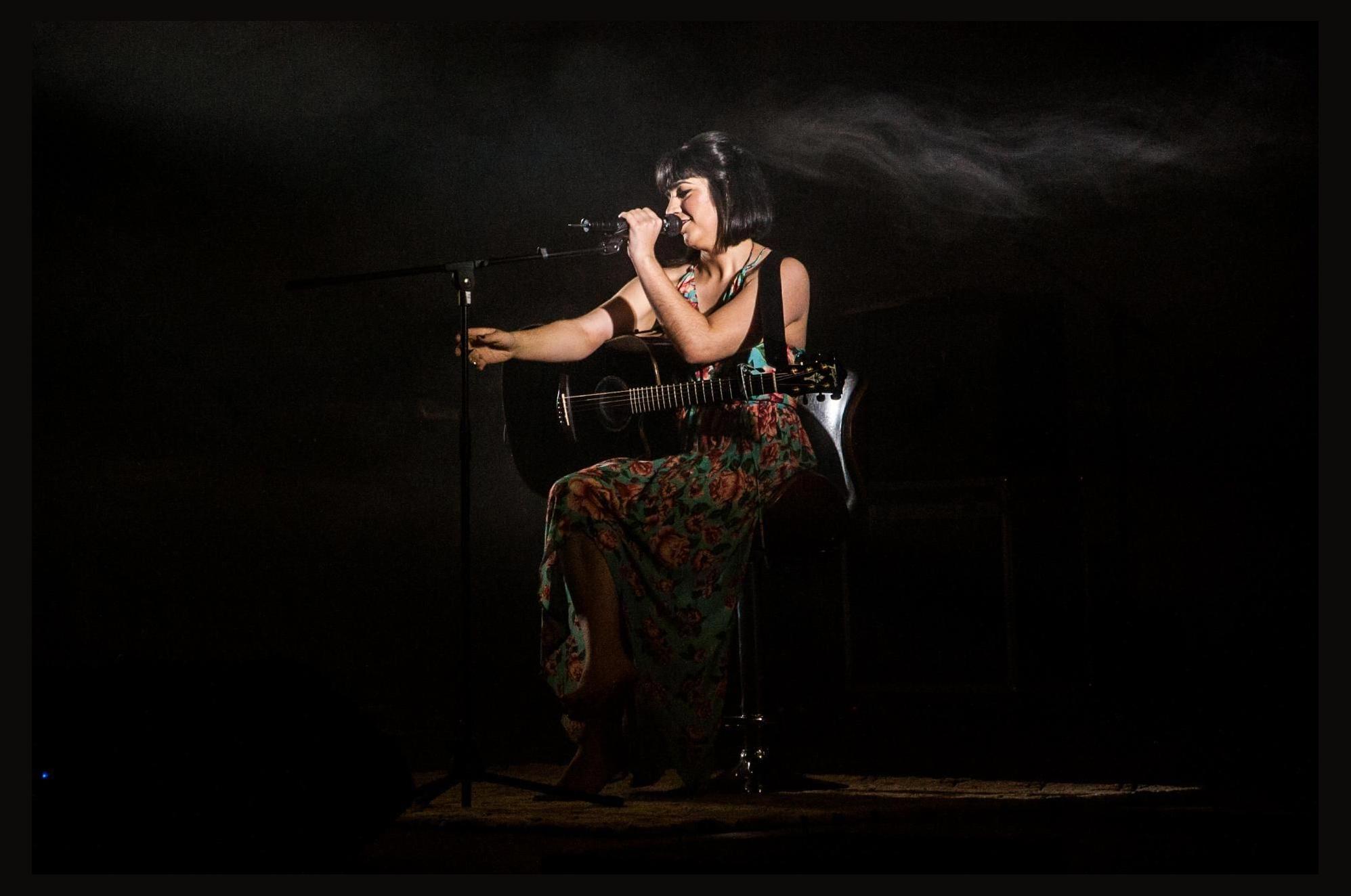 Poliana Peres photo 1