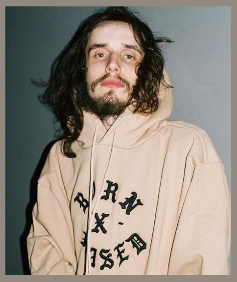 Pouya photo 1