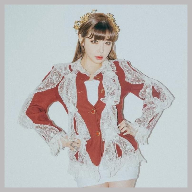Park Bom photo 1