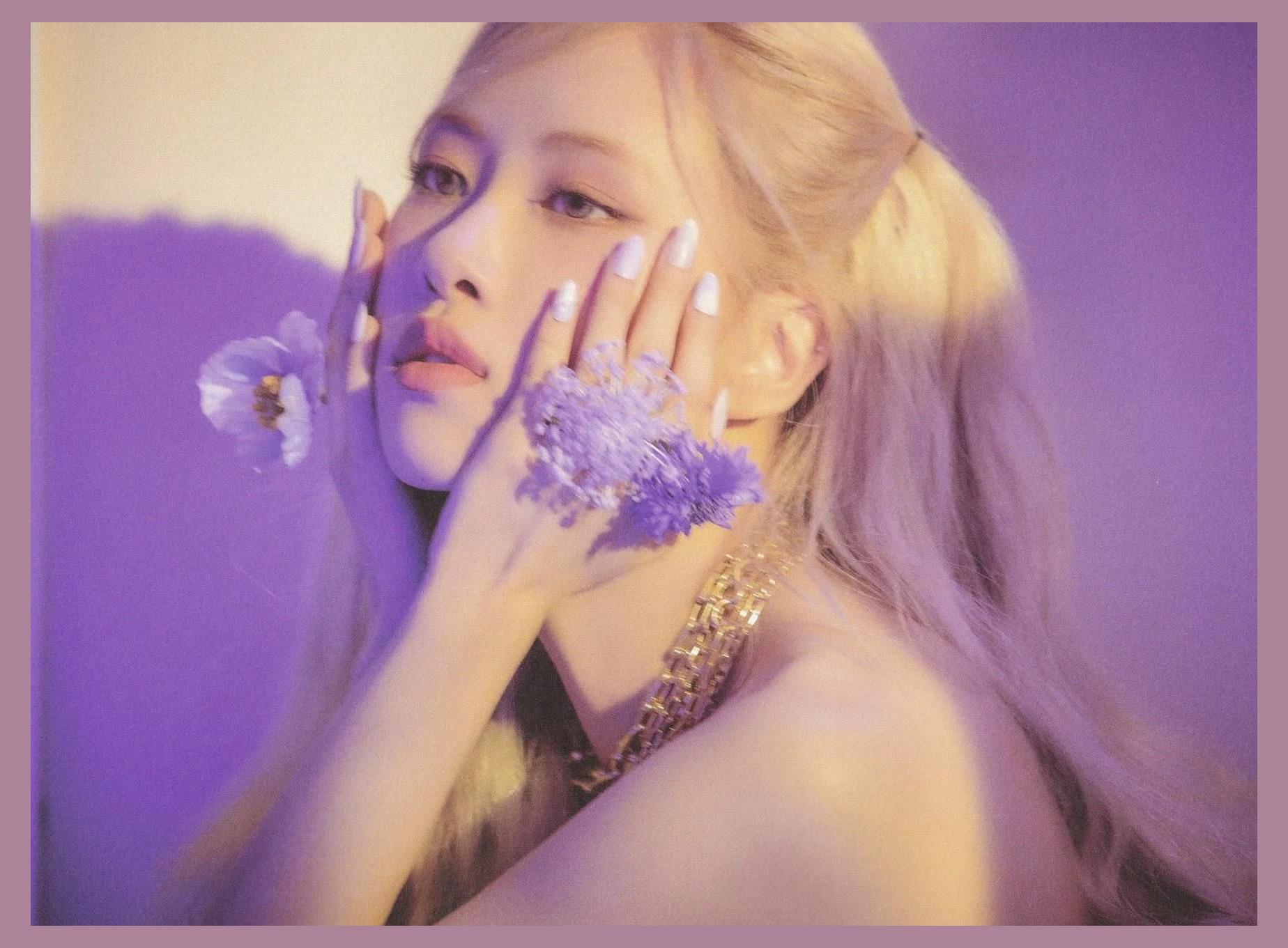 ROSÉ photo 1