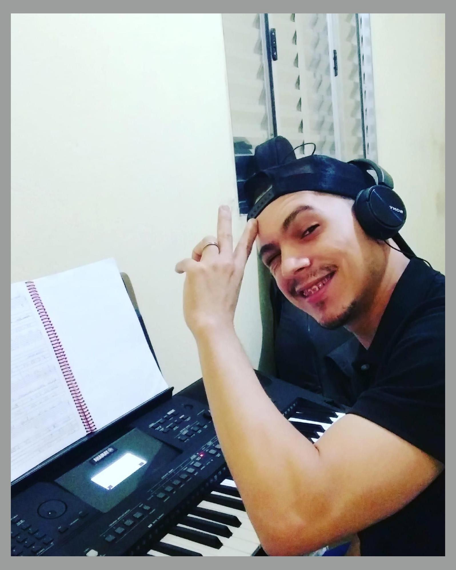 Salu Santos photo 1
