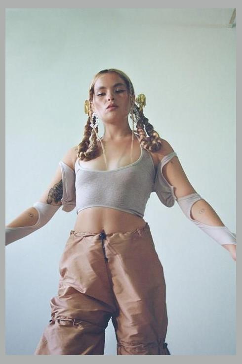 Saya Gray photo 1