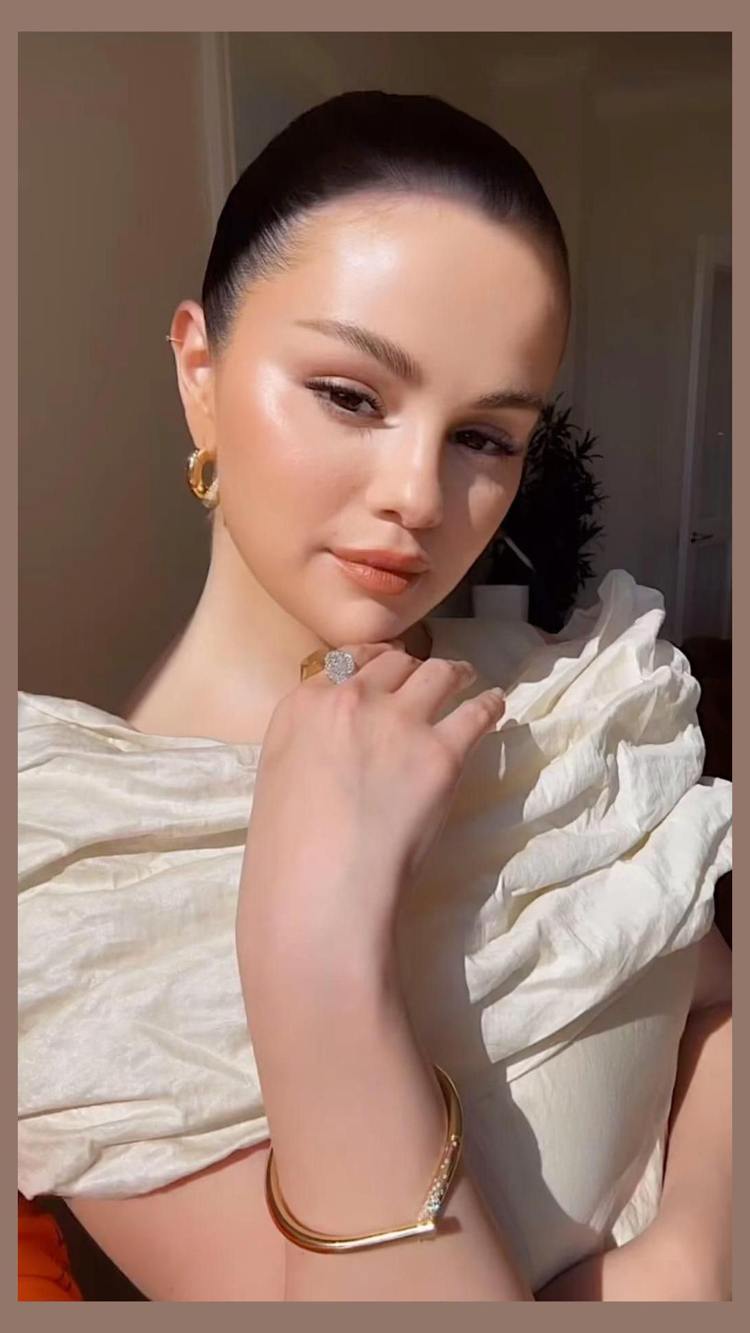 Selena Gomez photo 1