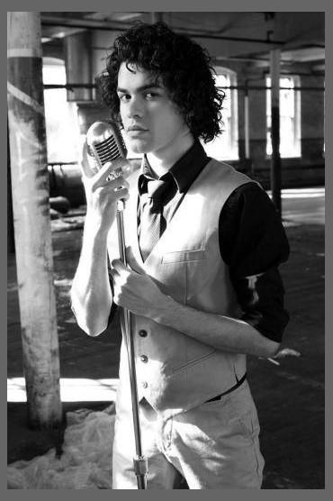 Sam Alves photo 1