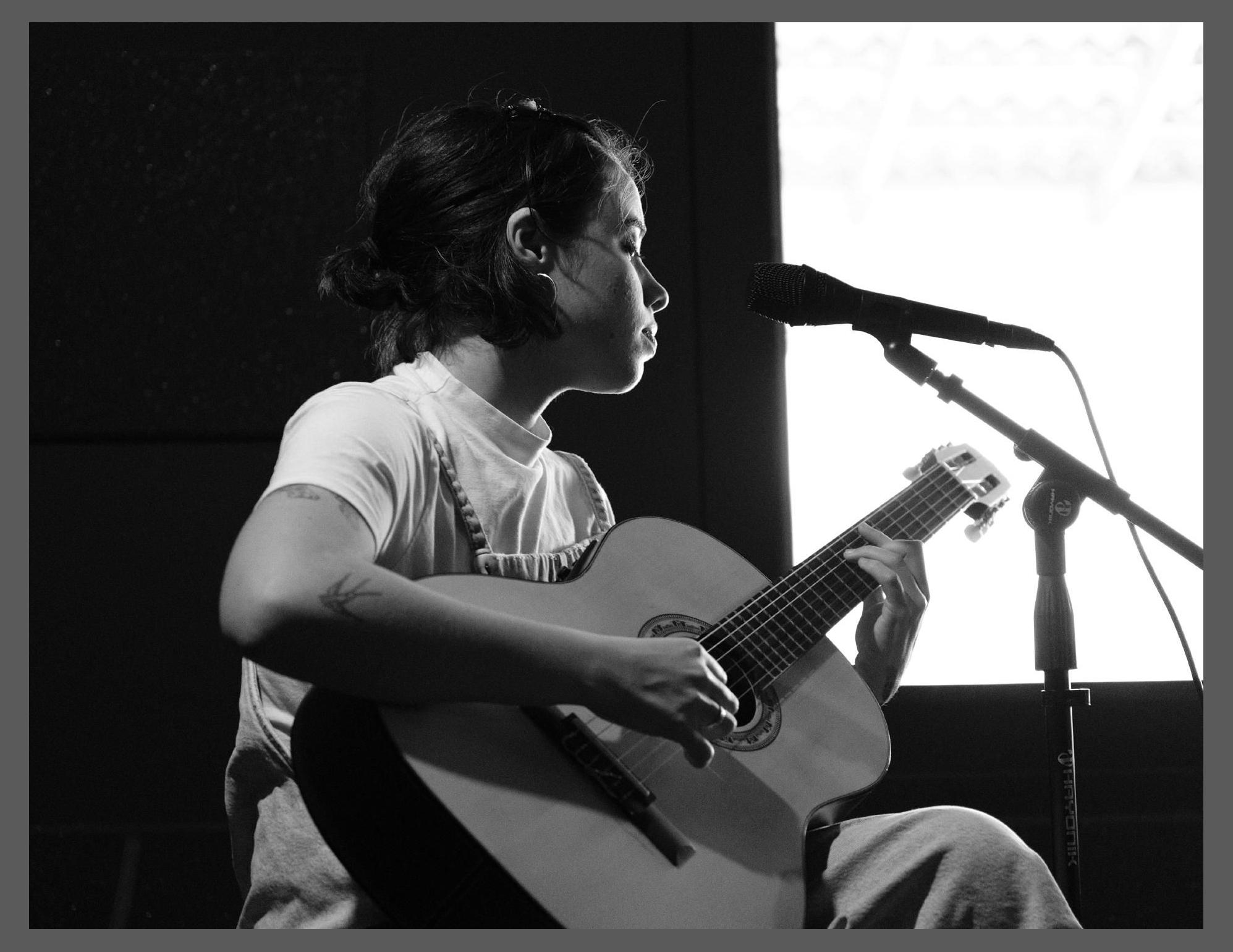Taís Cardoso photo 1