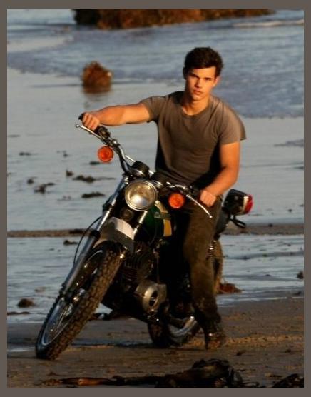 Taylor Lautner photo 1