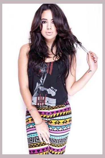 Thays Villegas photo 1