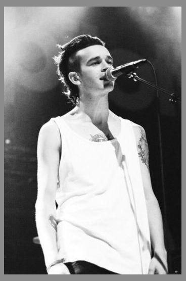The 1975 photo 1
