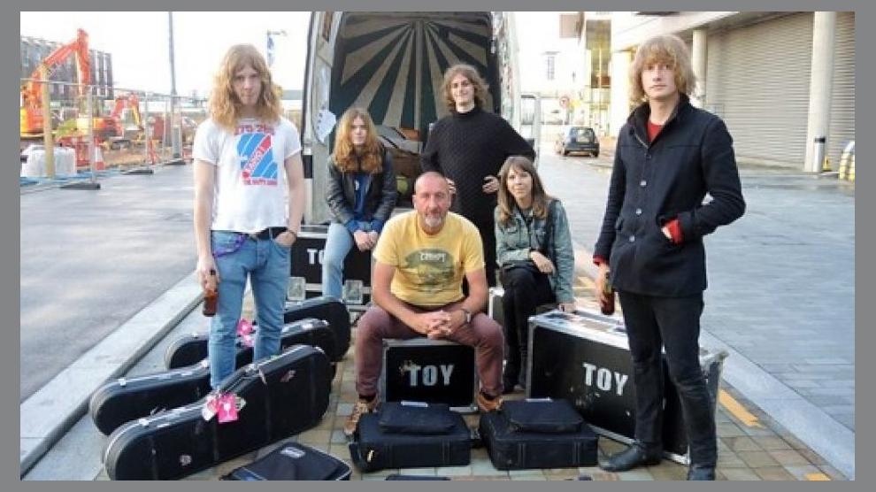 TOY (UK) photo 1
