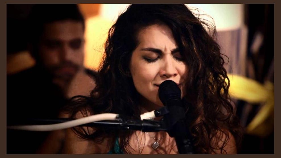 Taís Alvarenga photo 1
