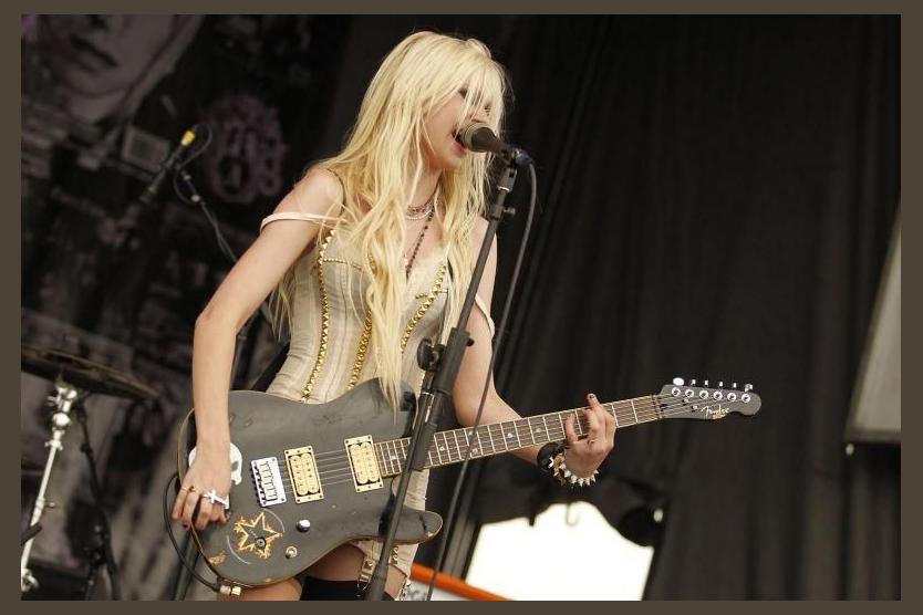 Taylor Momsen photo 1