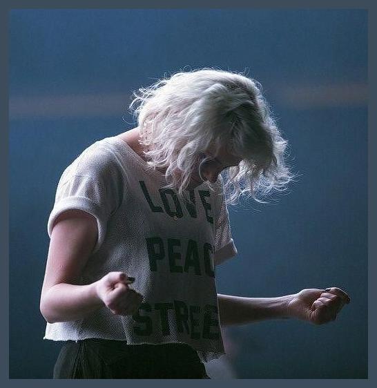 Taya Smith photo 1