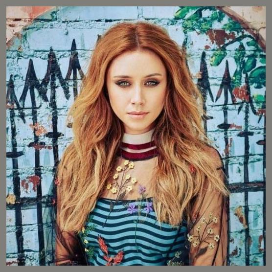 Una Healy photo 1