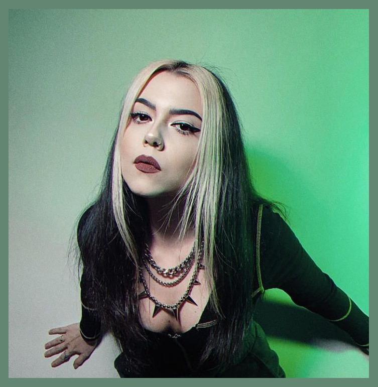 Violet Orlandi photo 1