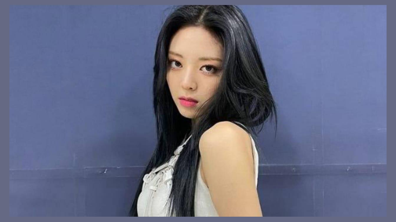 YUNA (ITZY) photo 1