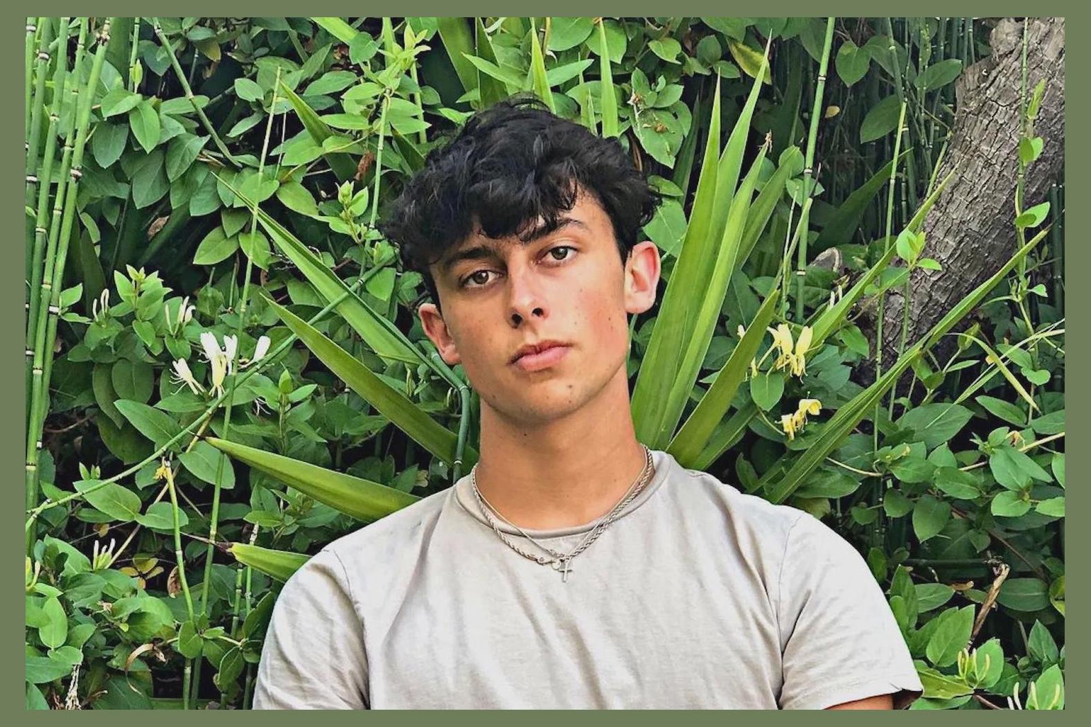 Zach Hood photo 1