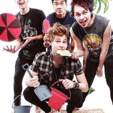 5 Seconds Of Summer photo 21