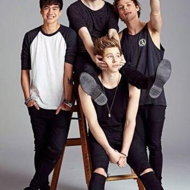 5 Seconds Of Summer photo 16