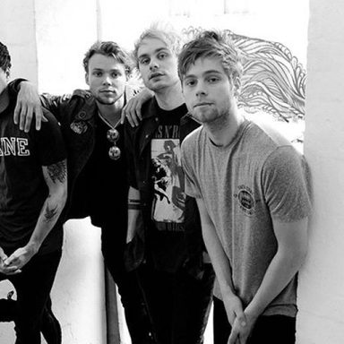 5 Seconds Of Summer photo 39