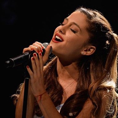 Ariana Grande photo 351