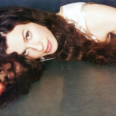 Alanis Morissette photo 26