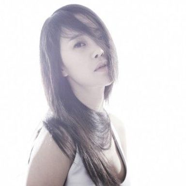 Baek Ji Young photo 9