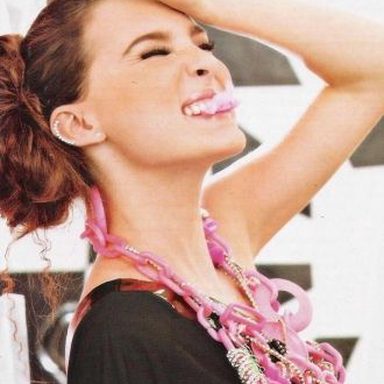 Belinda photo 411