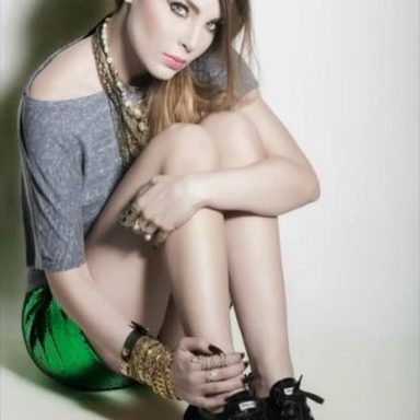 Belinda photo 147