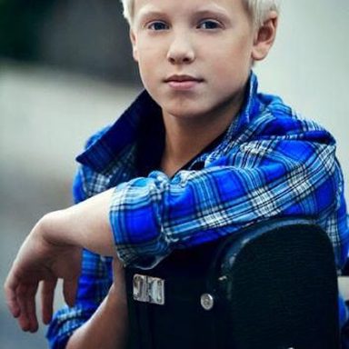 Carson Lueders photo 13