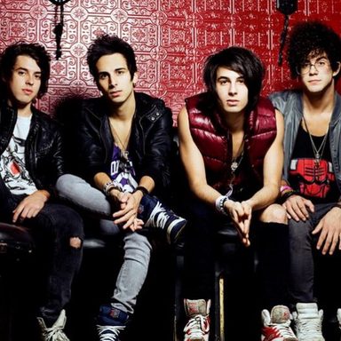 Cash Cash photo 13