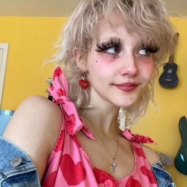 Chloe Moriondo photo 16