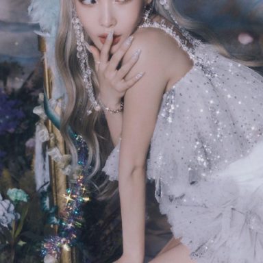 CHUNG HA photo 9