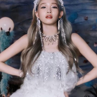 CHUNG HA photo 13
