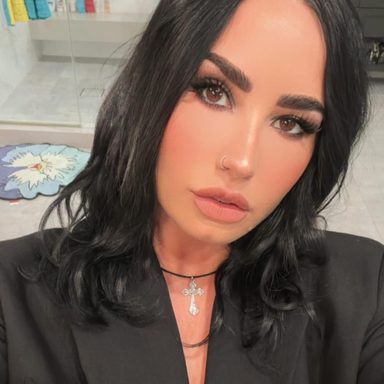 Demi Lovato photo 28