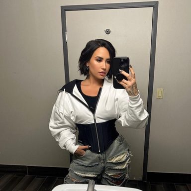 Demi Lovato photo 37