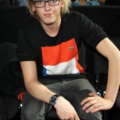 The Darling Buds (Jamie Campbell Bower) photo 16