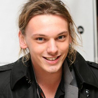 The Darling Buds (Jamie Campbell Bower) photo 11