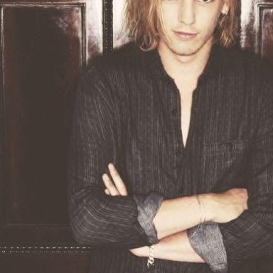 The Darling Buds (Jamie Campbell Bower)