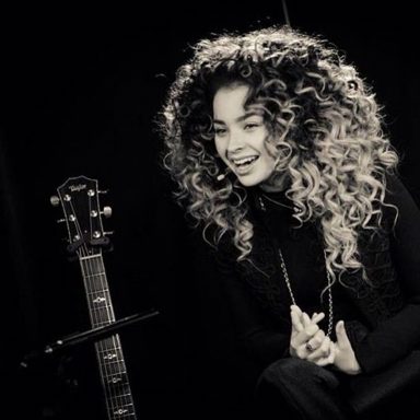 Ella Eyre