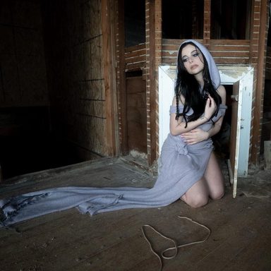 ellise photo 30