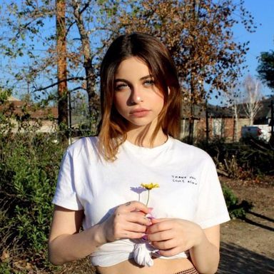 ellise photo 38