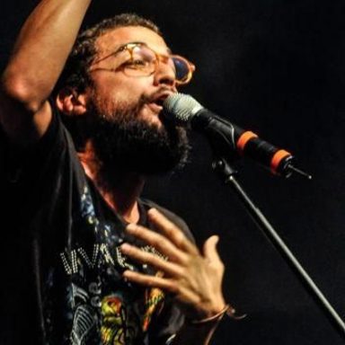 Em Canto e Poesia