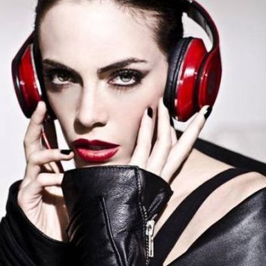 Emilia Attias photo 11