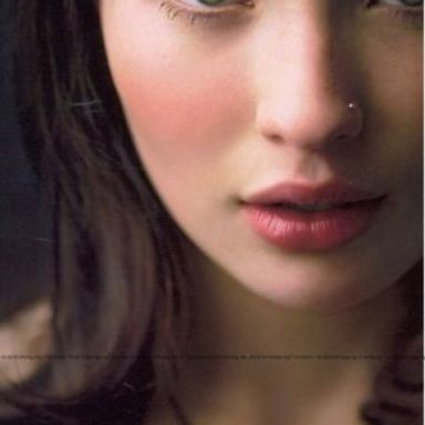 Emily Browning photo 14