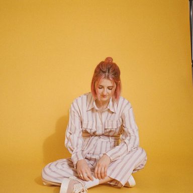 Emily Burns photo 20