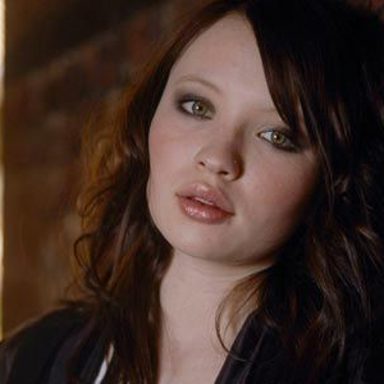 Emily Browning photo 19