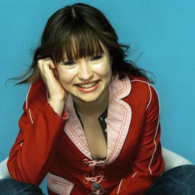 Emily Browning photo 15