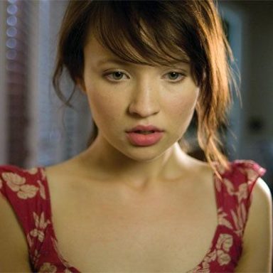 Emily Browning photo 13